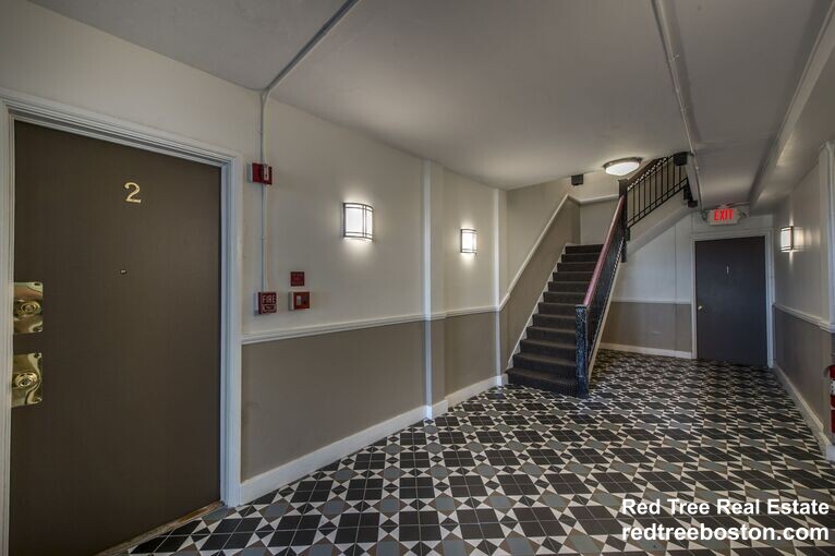 5 Barrows St, Allston