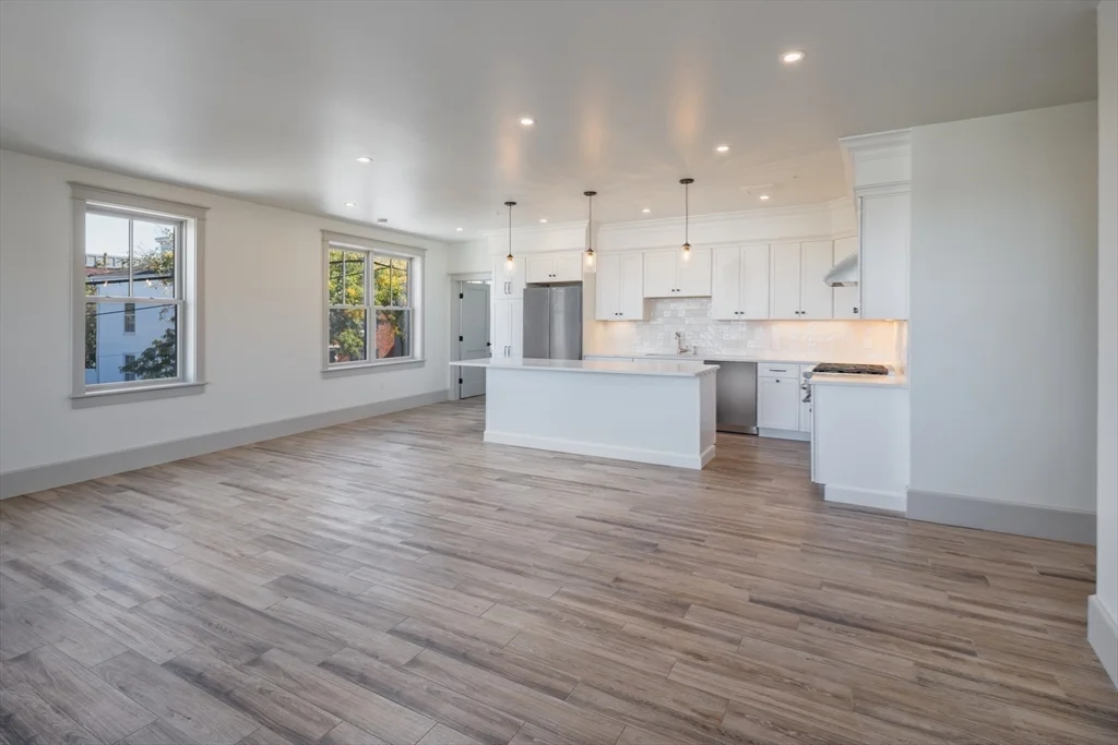 6 Market St, Newburyport