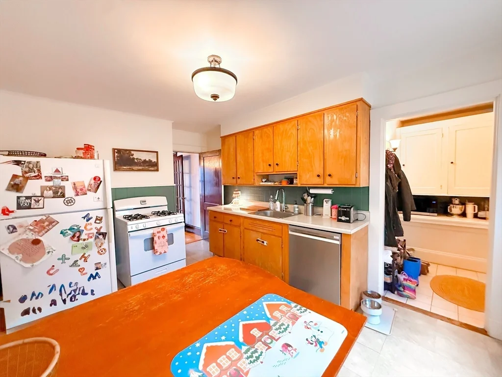 66 Riverview Ave, Waltham