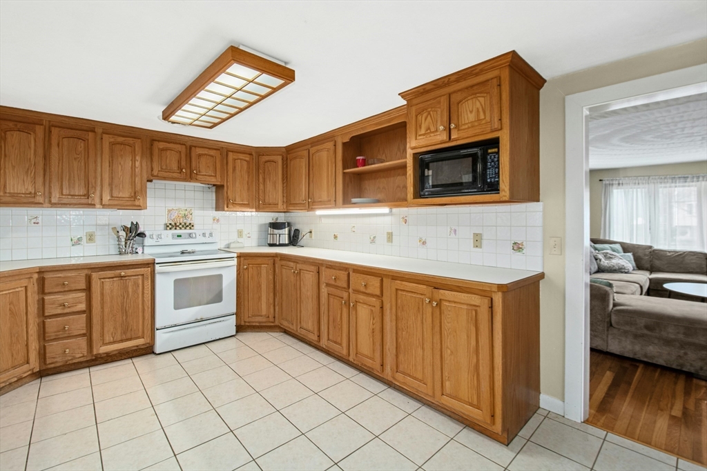 67 S Oxford Rd, Millbury