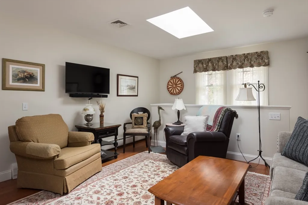 15 Parlowtown Rd, Marion