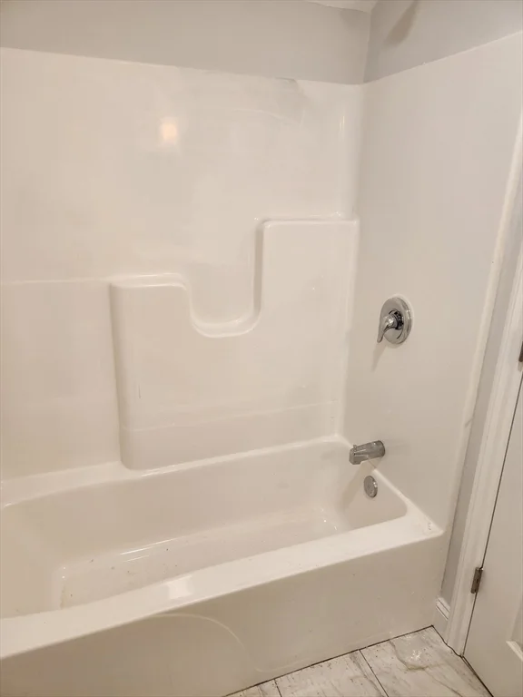 30 Four Seasons Dr, Hampstead