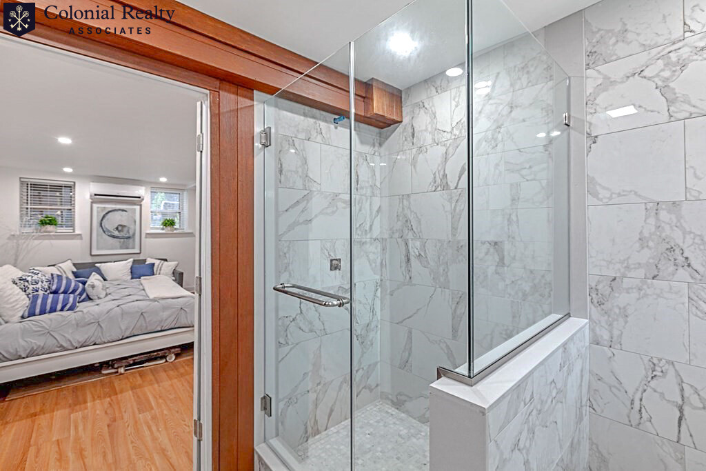 27 Swallow St, South Boston