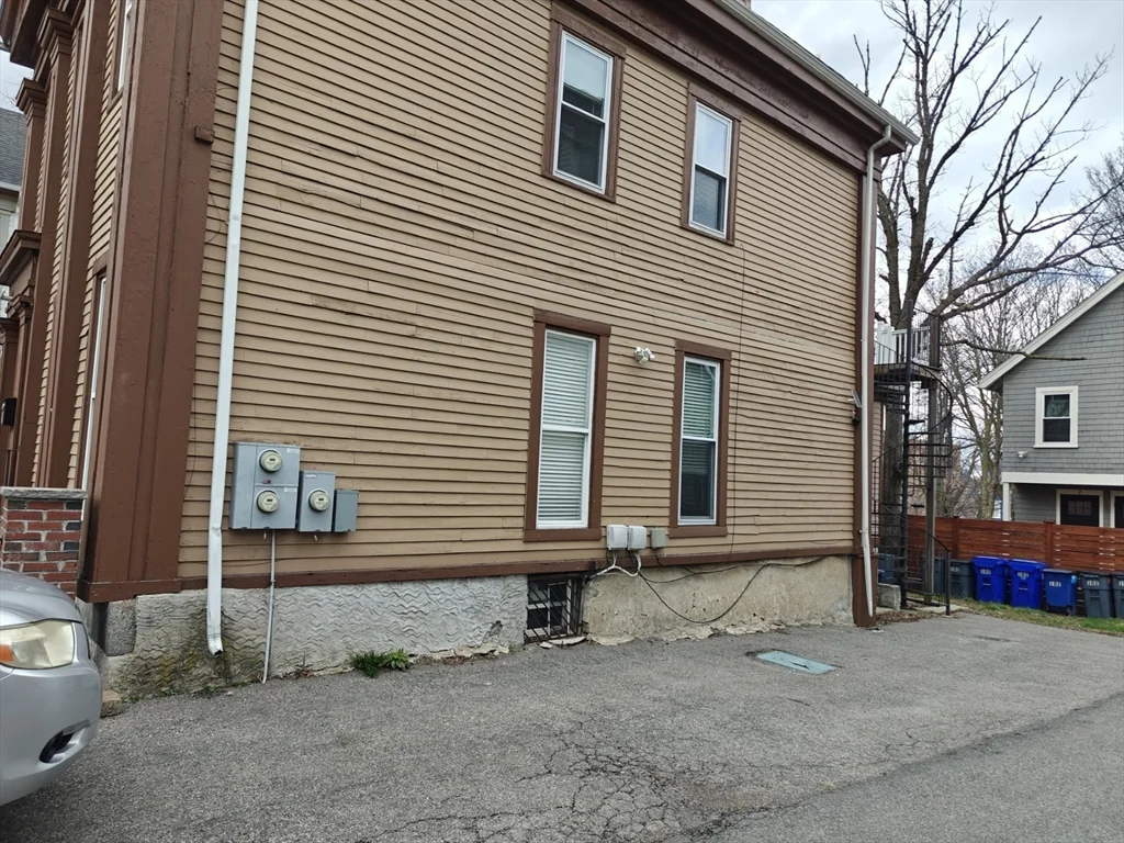 102 Mount Pleasant Ave, Roxbury