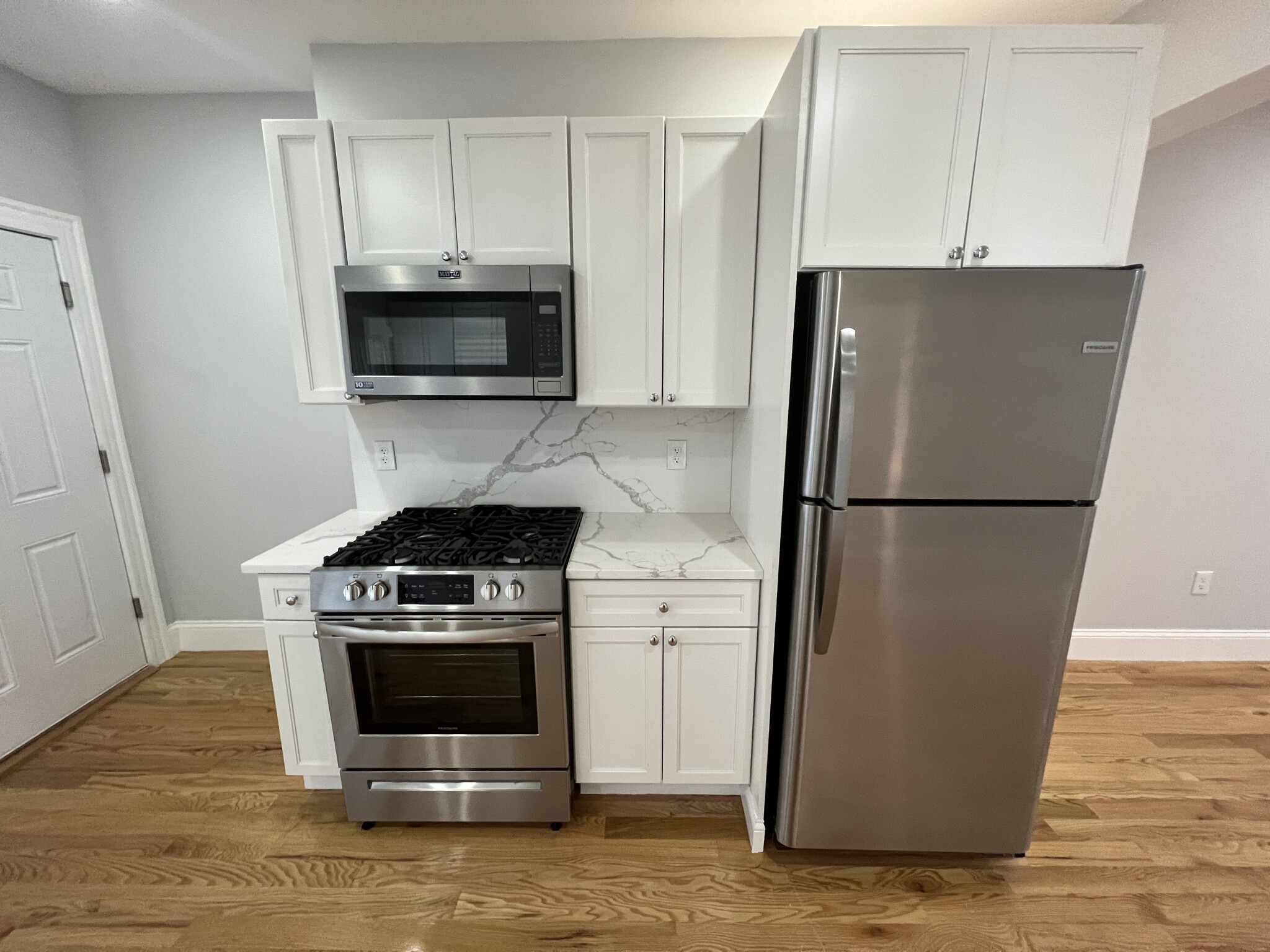 372 Oxford St, Ward Two