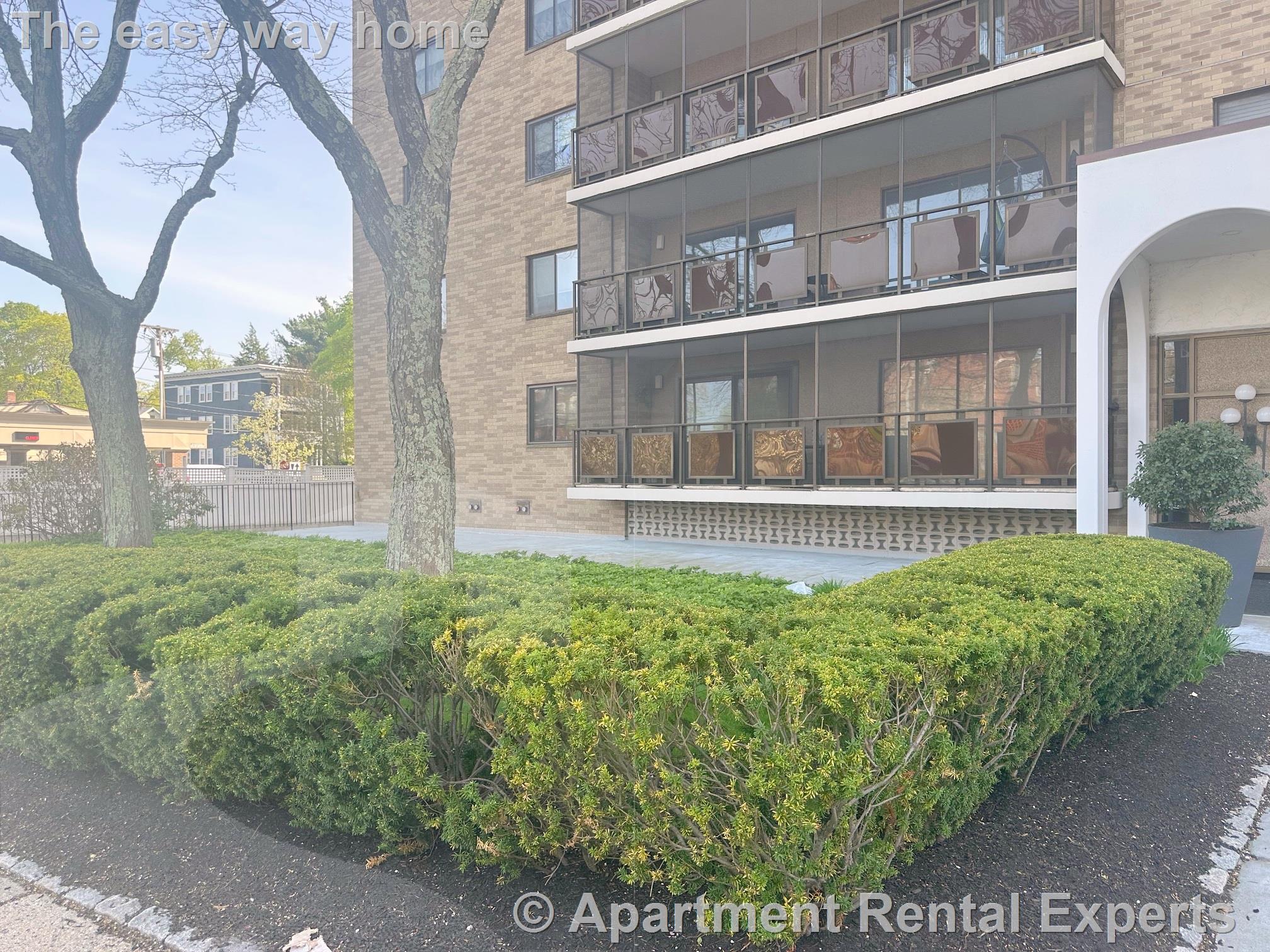 990 Massachusetts Ave, Arlington Heights