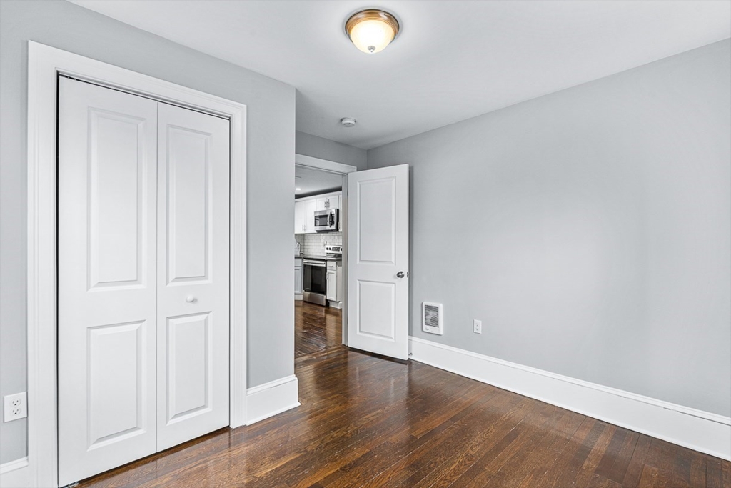 11 Town Hill St, Quincy