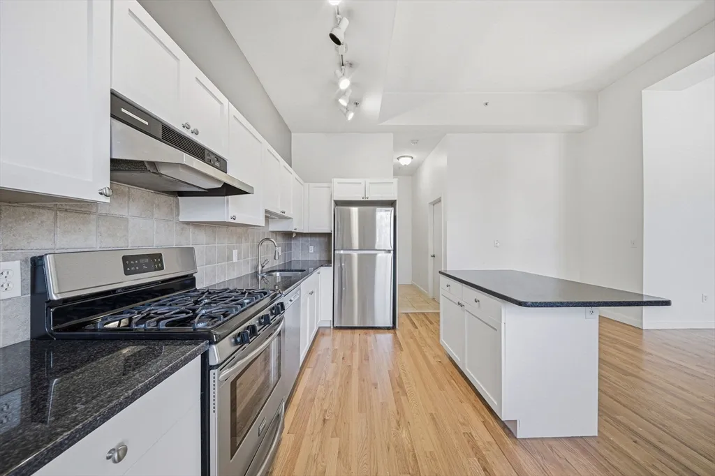 156 Chelsea St, East Boston