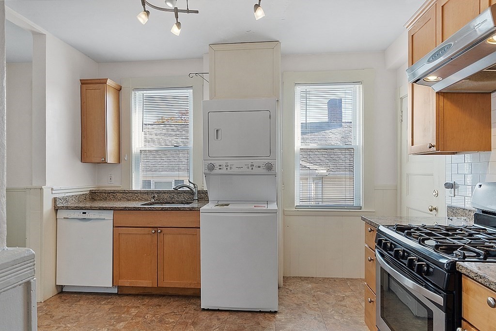 733 Hale St, Beverly Farms