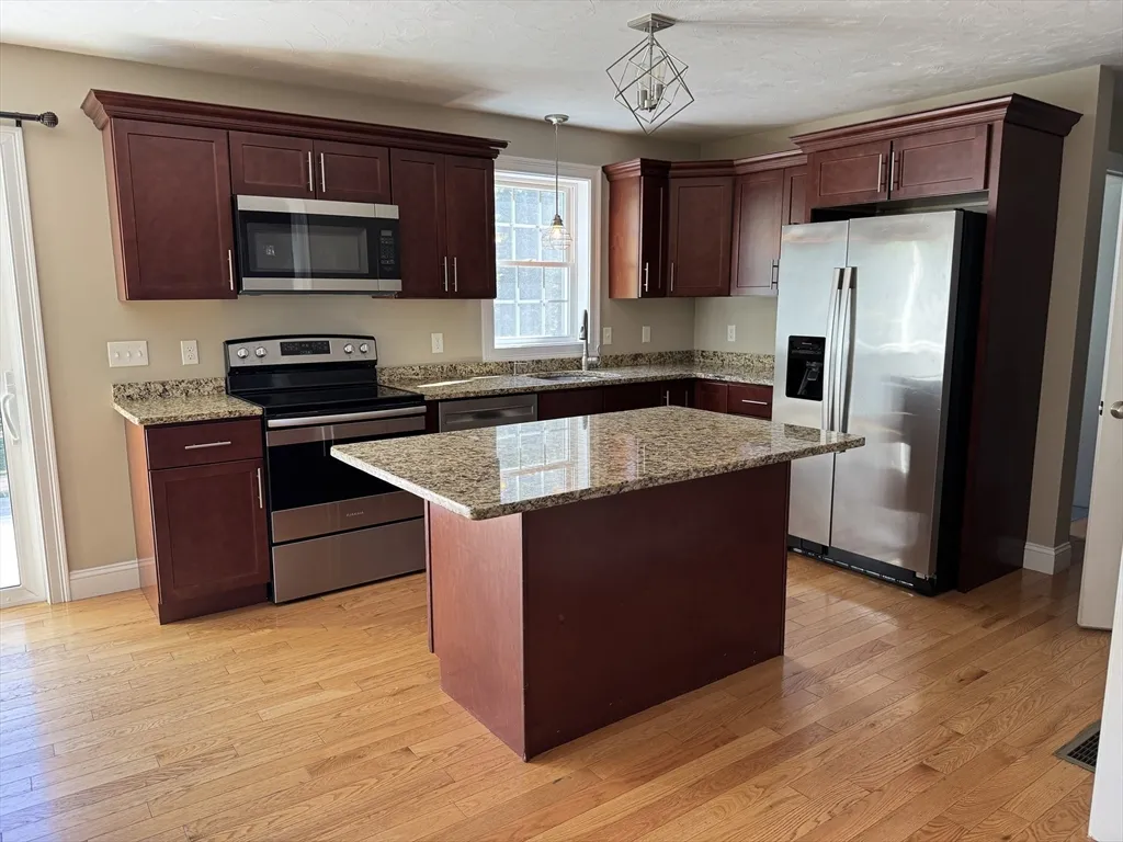 55 Wenham Rd, Carver