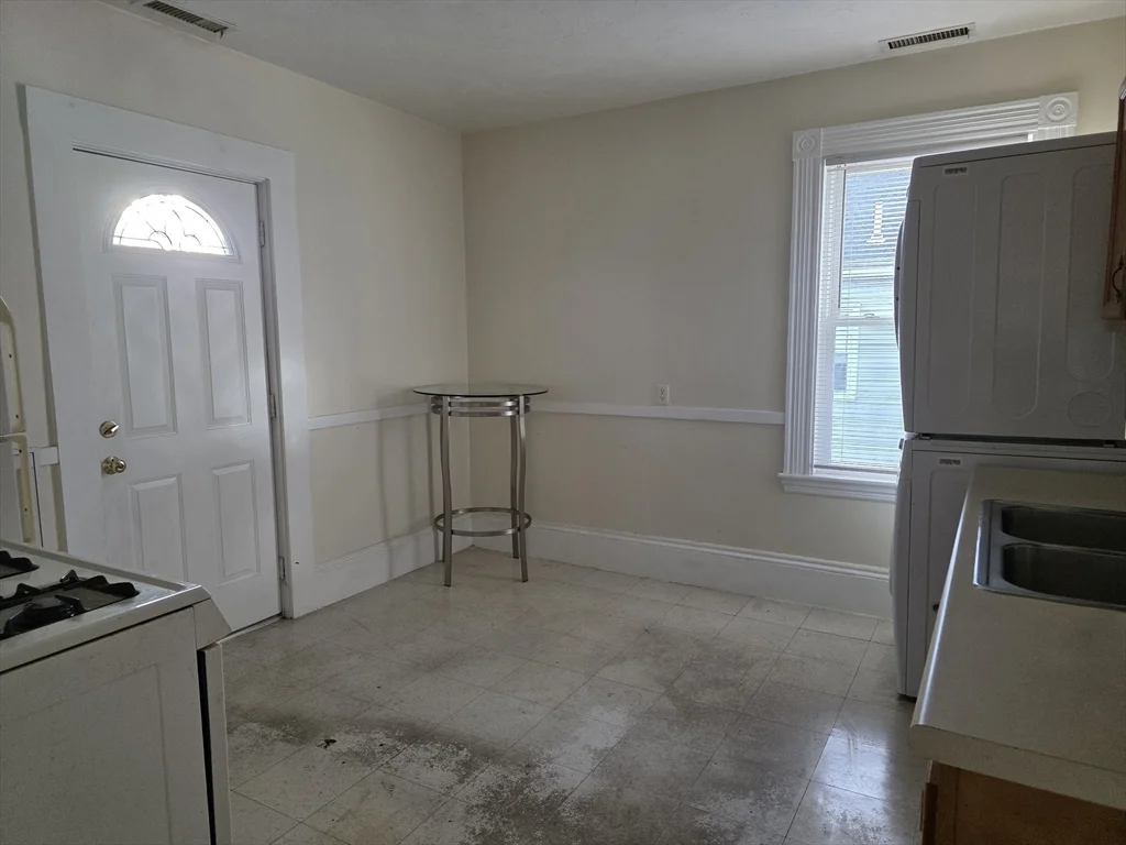 209 Ash St, Waltham