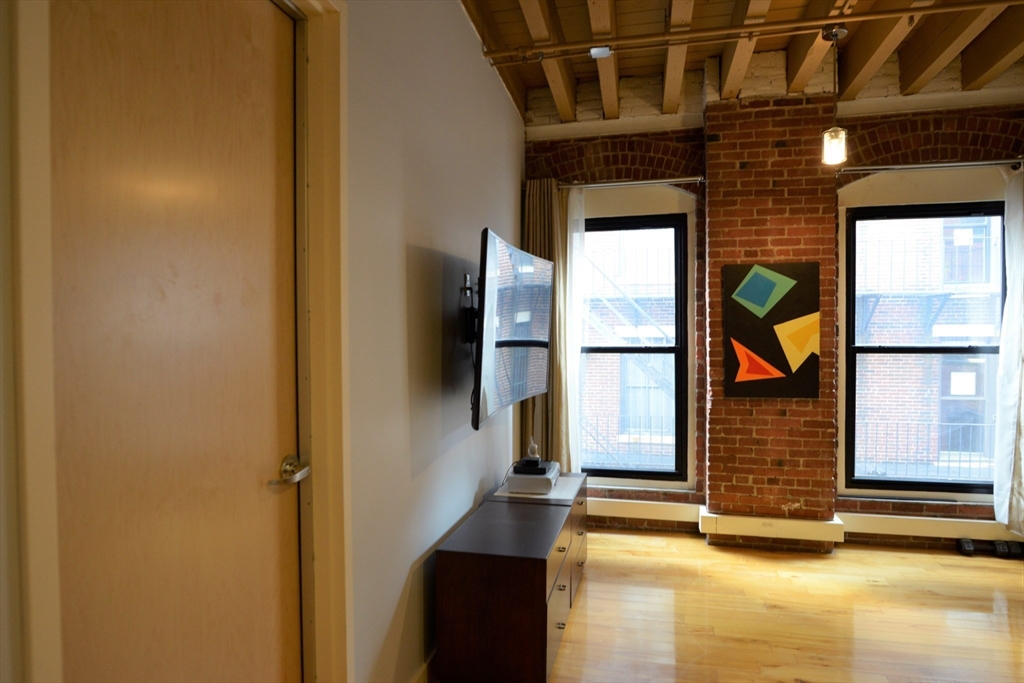 111 Beach, Leather District