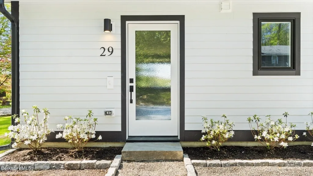 29 Chestnut Rd, Richmond