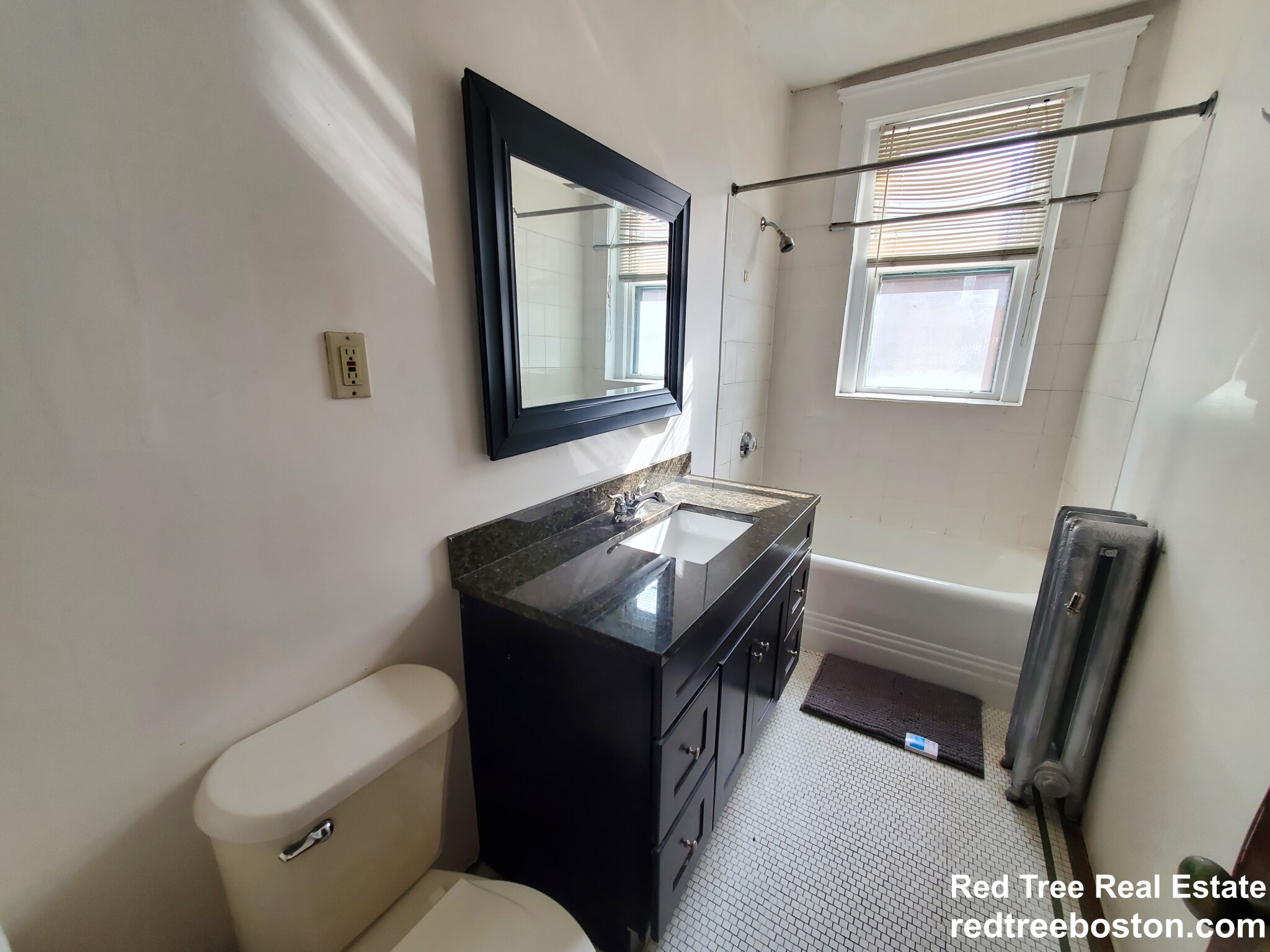 1677 Beacon St, Washington Square