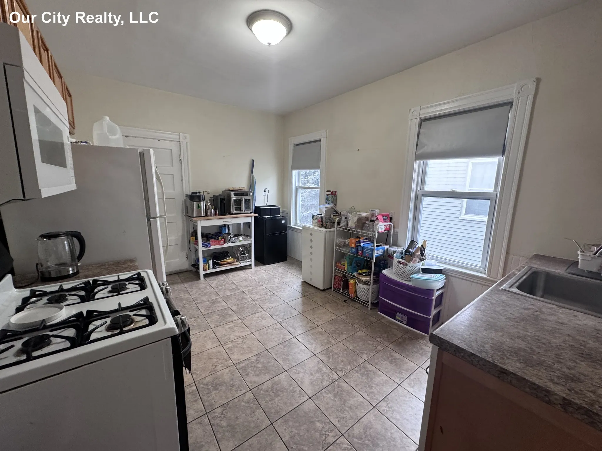 28 Belknap St, West Somerville