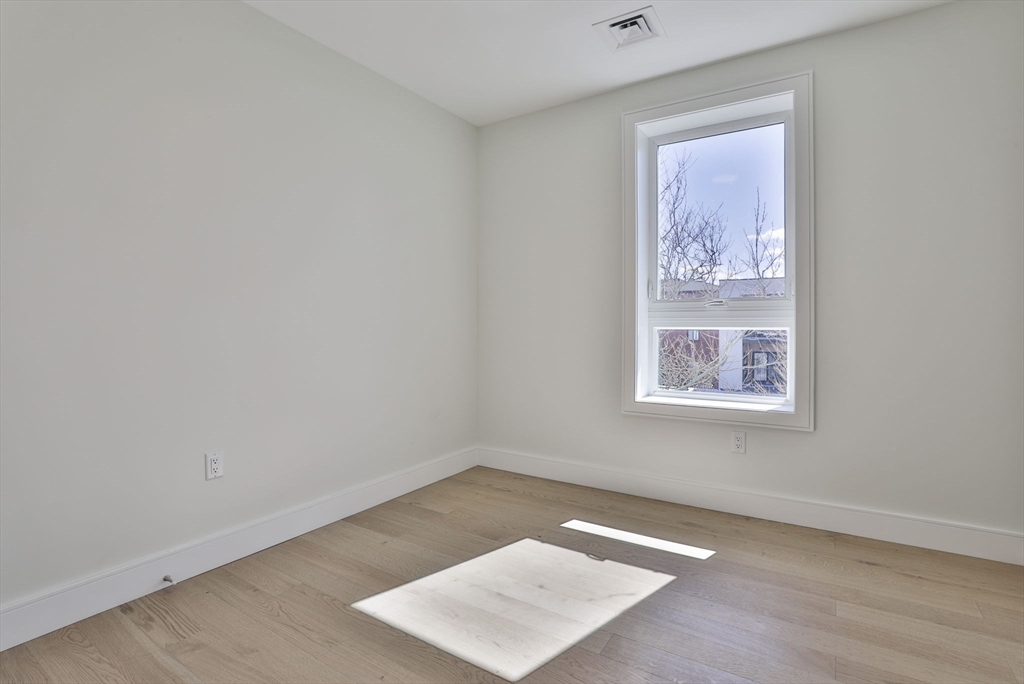 301 Border St, East Boston