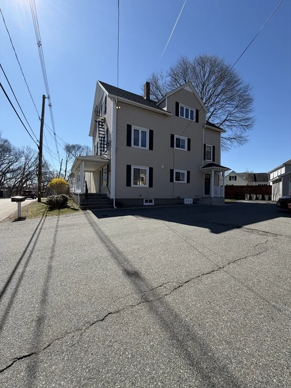 32 Pond St, South Attleboro