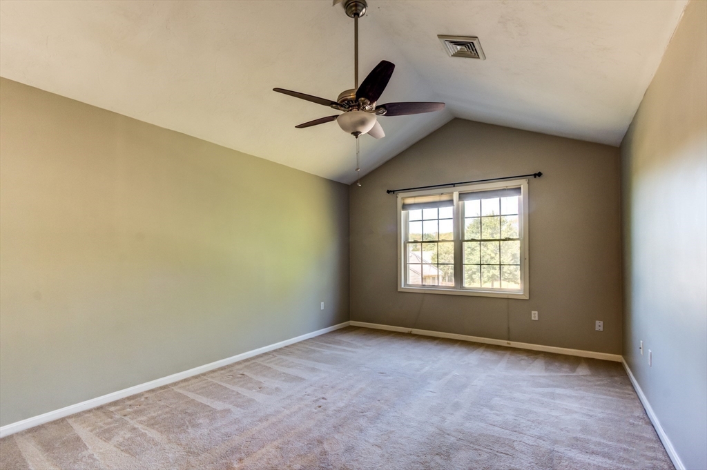 28 Ptarmigan Dr, Shrewsbury