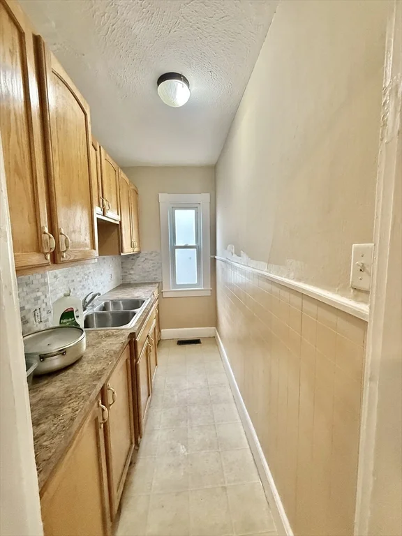 136 Gershom Ave, Lowell