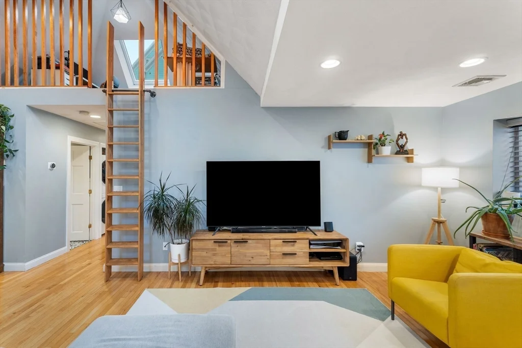 890 Winthrop Ave, Beachmont