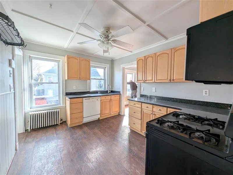 43 Orchard St, Medford