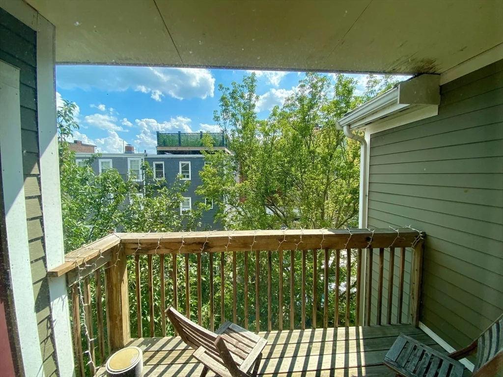 111 West 8th St, South Boston