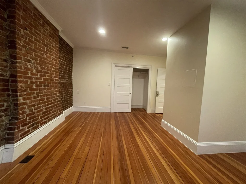1616 Beacon St, Corey Hill