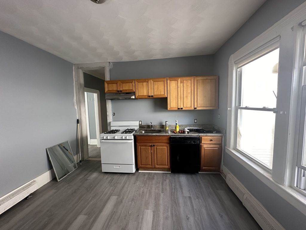 12 Danube St, Roxbury