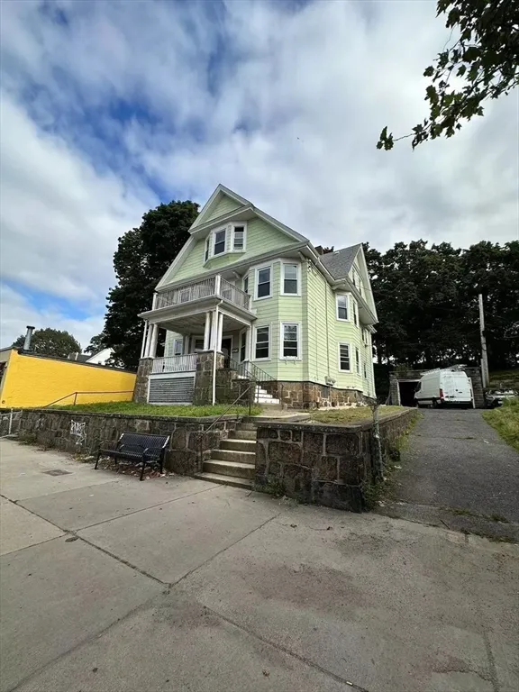 582 Cambridge St, Allston