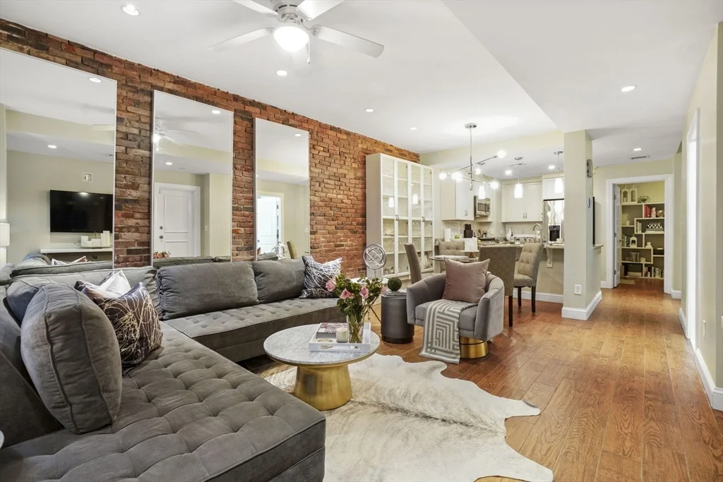 16 Follen St, Back Bay