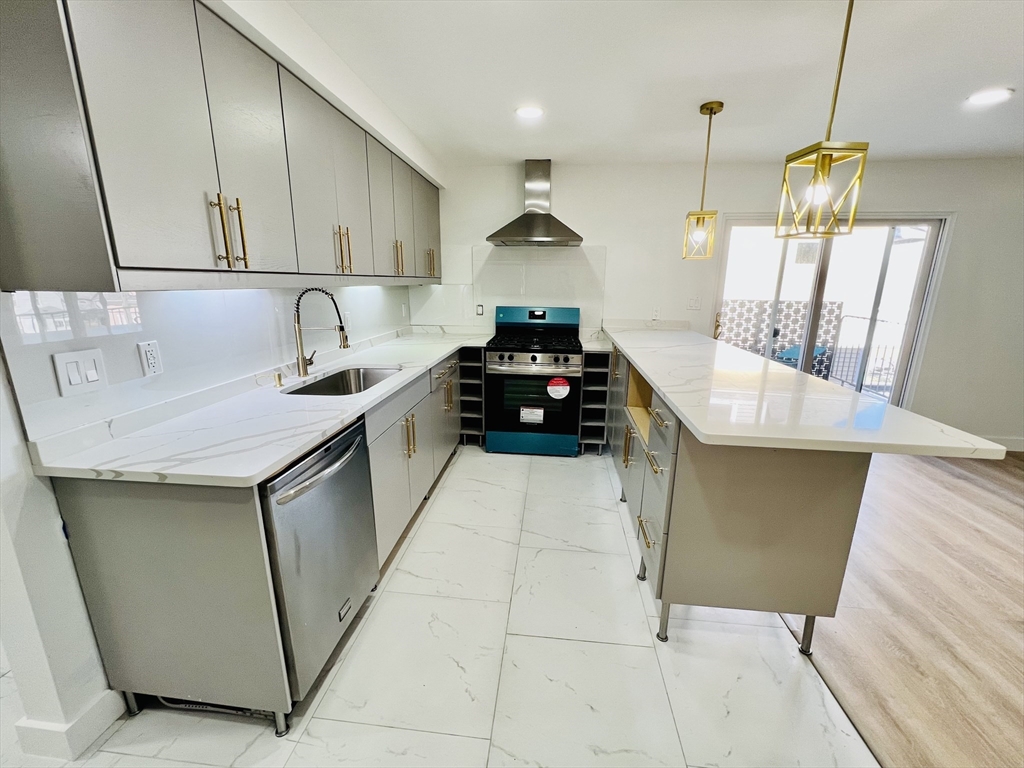 468 Brock Ave, South