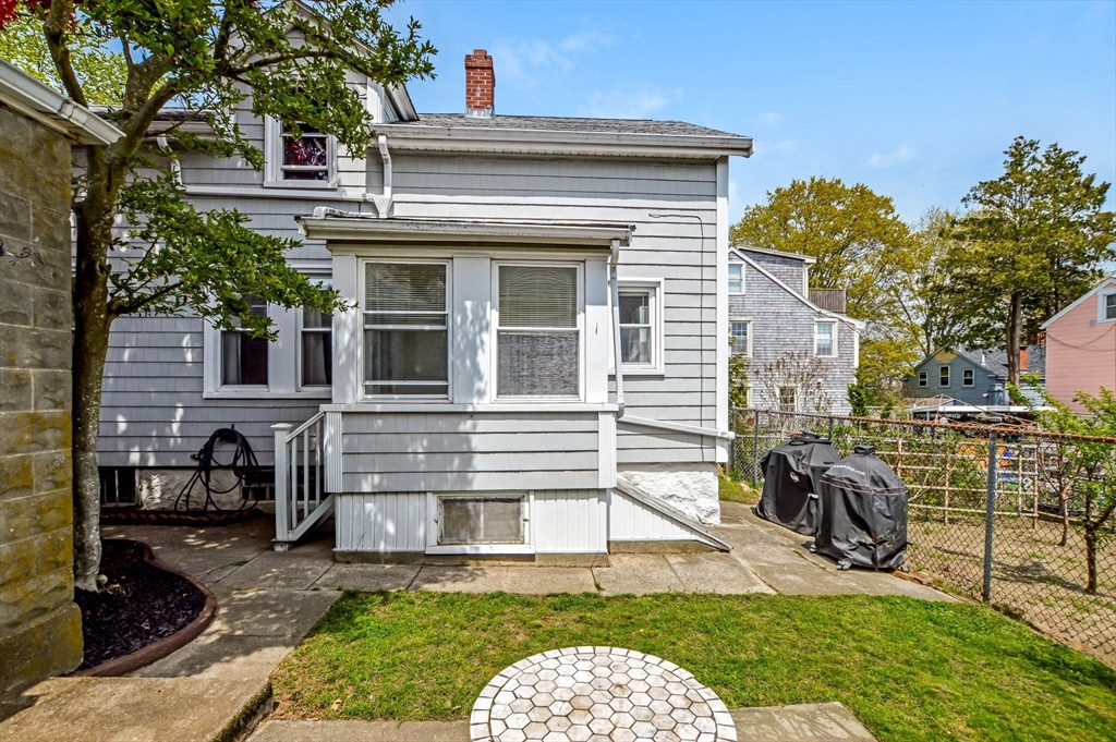 18 Washington Ave, New Bedford