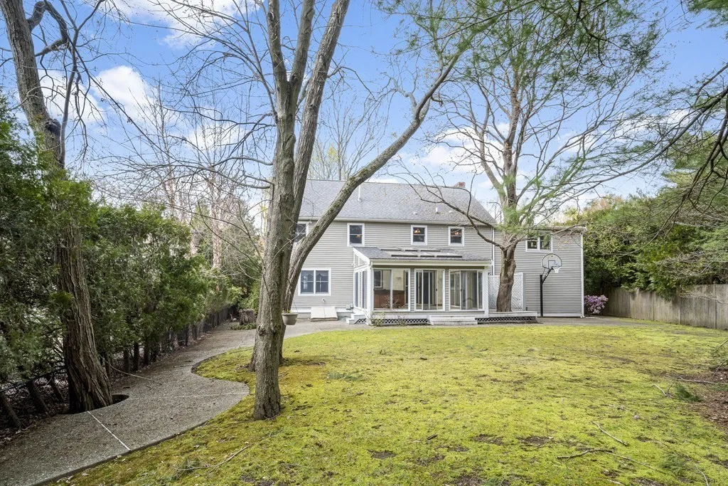478 Clinton Rd, Chestnut Hill