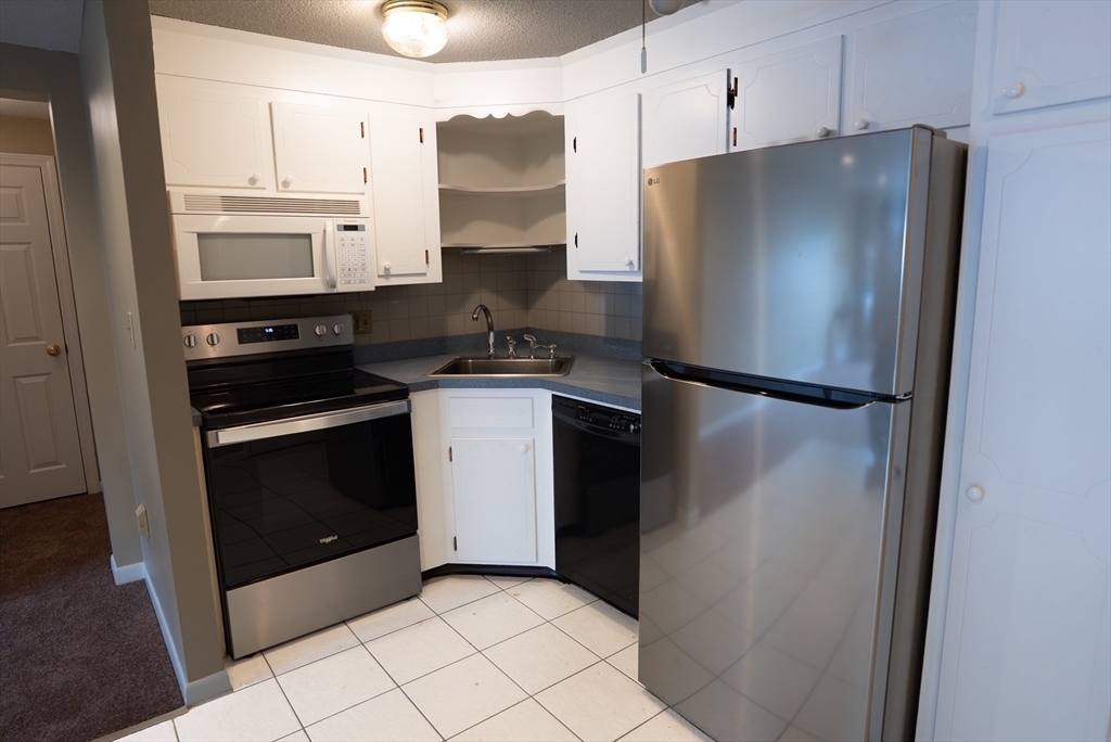 6 Hallmark Gardens, Burlington