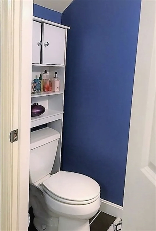 504 Windsor Dr, Framingham