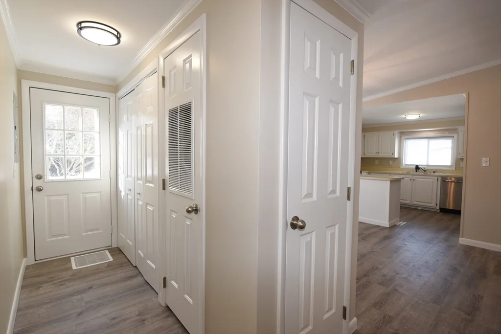 6 Canterbury Ln, Rockland