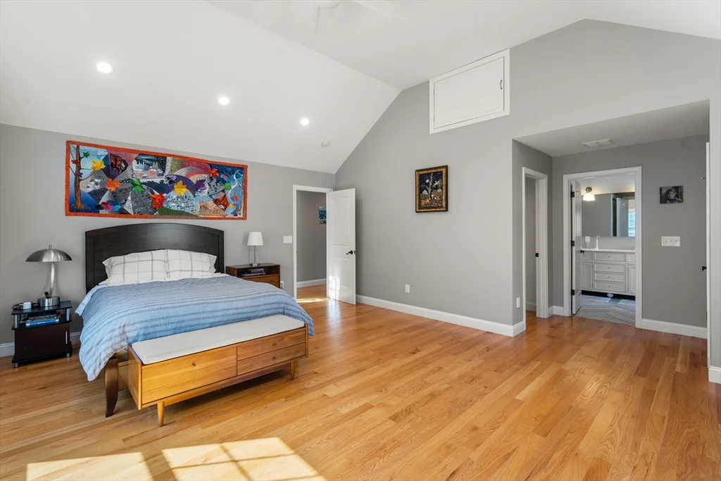 28 Park Ave, Medford