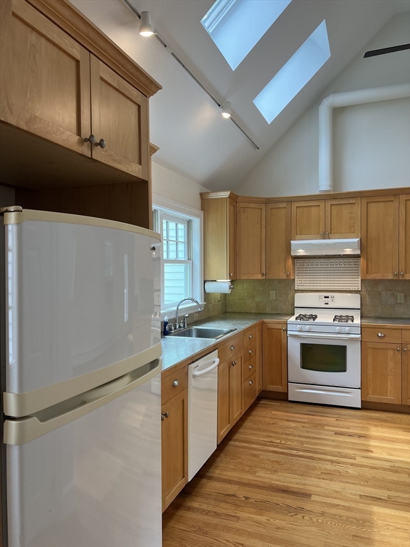 22 Warren Ln, Weston