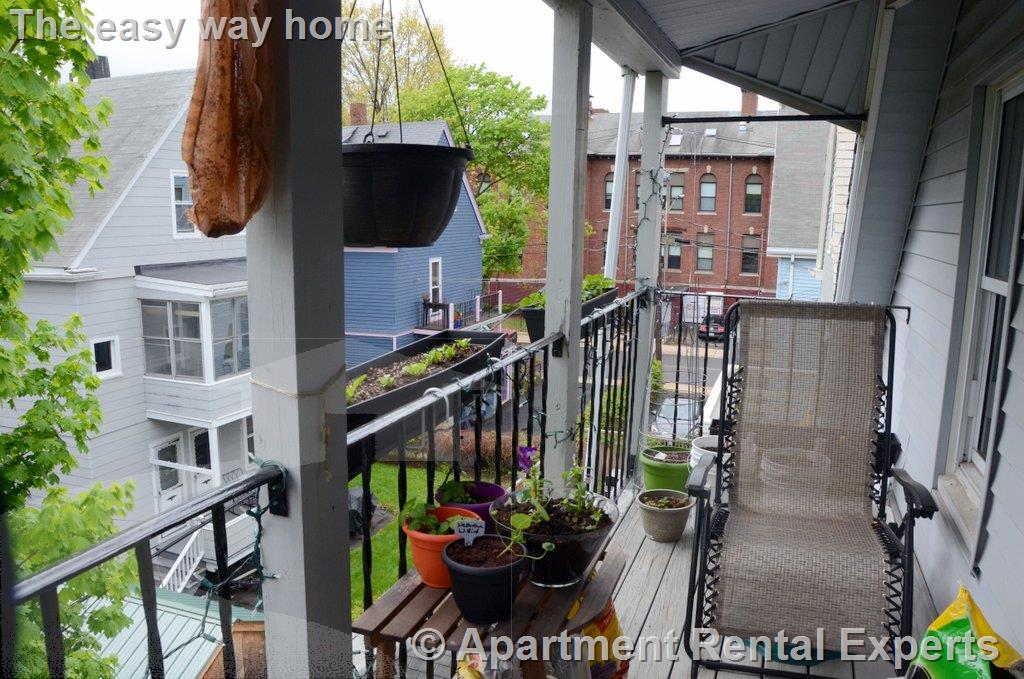 217 Willow Ave, Davis Square