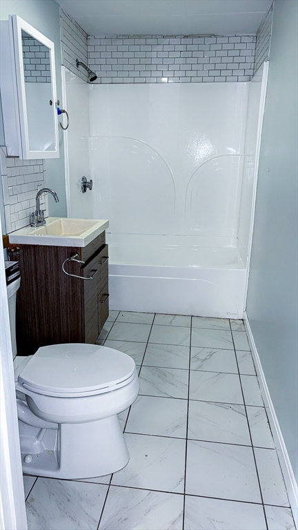 118 Maple St, Fall River