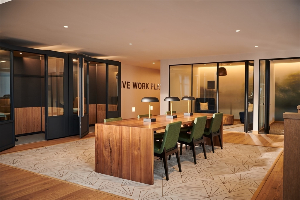 20 4th Ave, Burlington