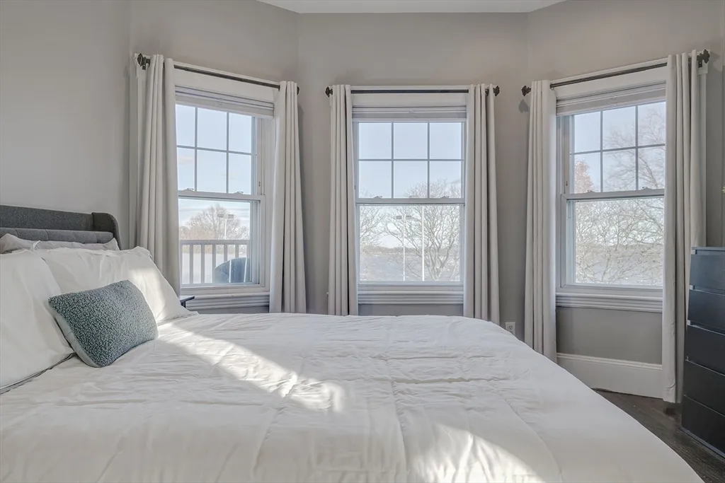 41 Farragut Rd, South Boston