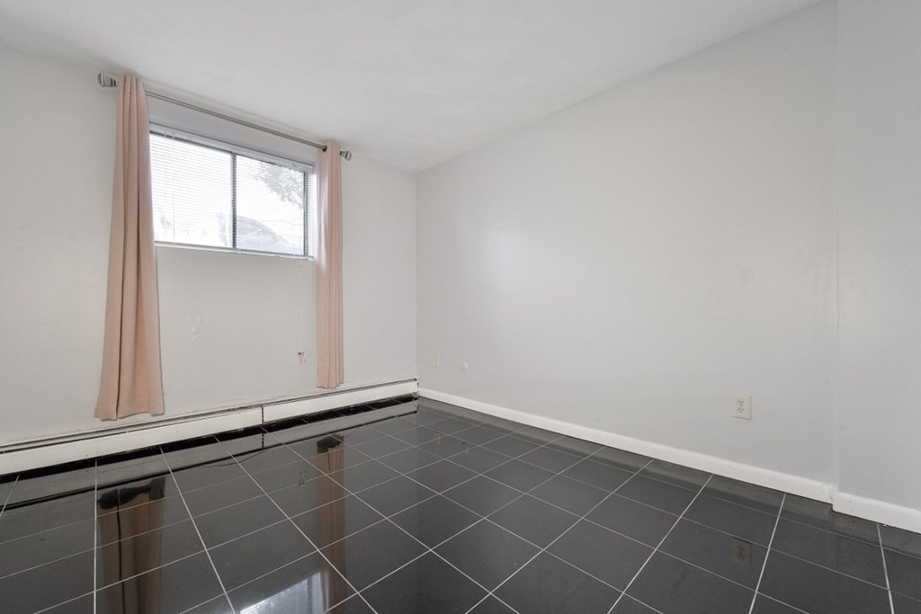 900 Governors Dr, Winthrop Center