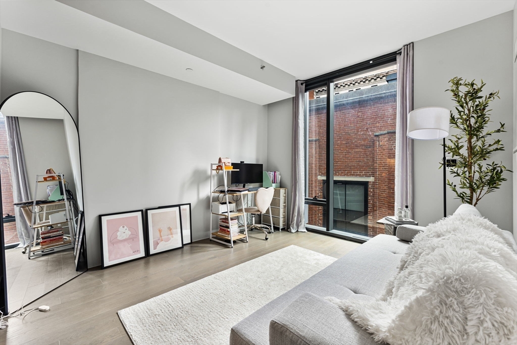 55 Lagrange, Downtown