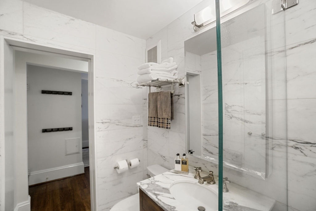 9 Willow St, Beacon Hill