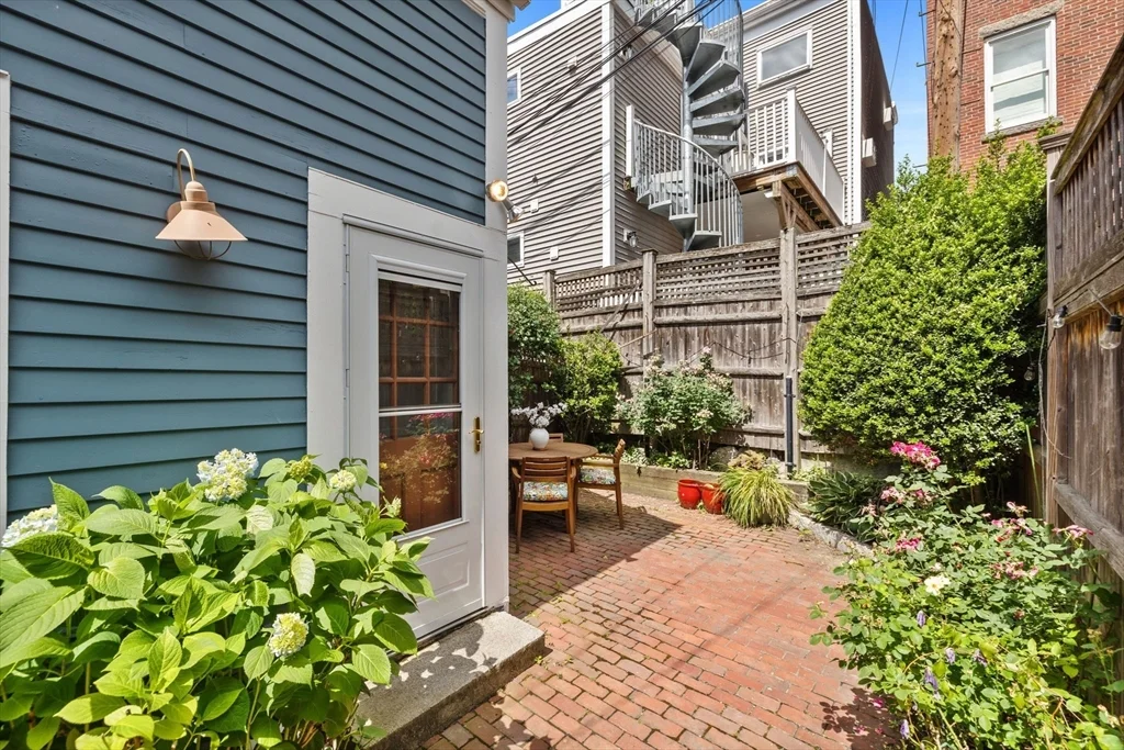 64 Pearl St, Charlestown