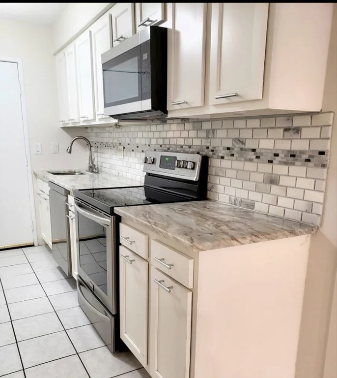 3 Dailey St, Attleboro