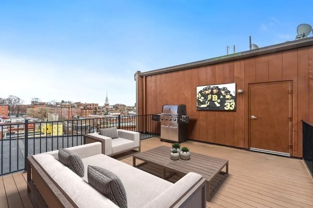 126 N Washington, North End