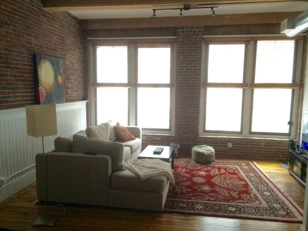 61 Market St, Lowell