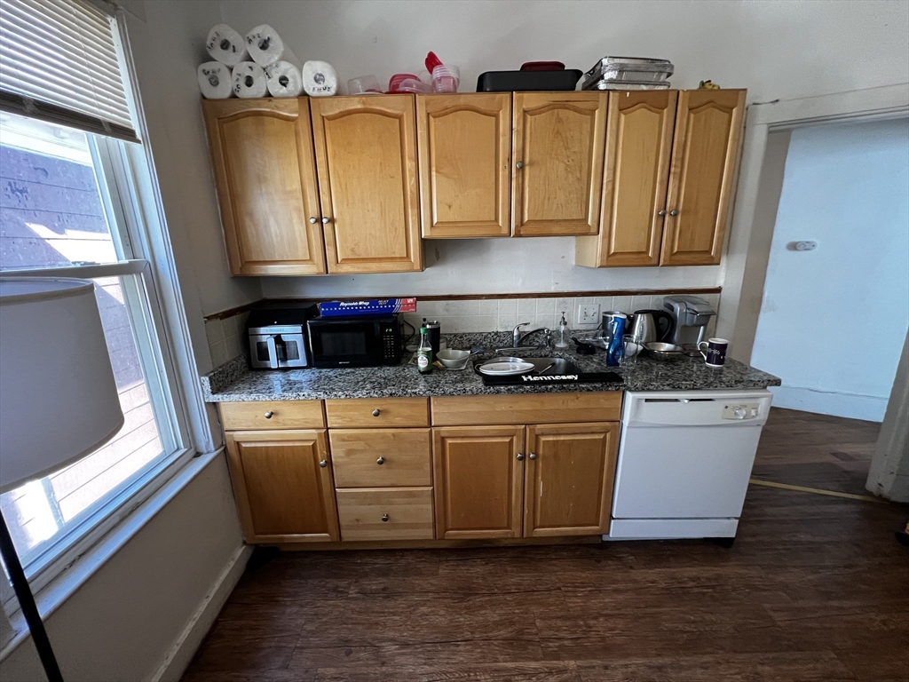 34 Cherokee St, Mission Hill